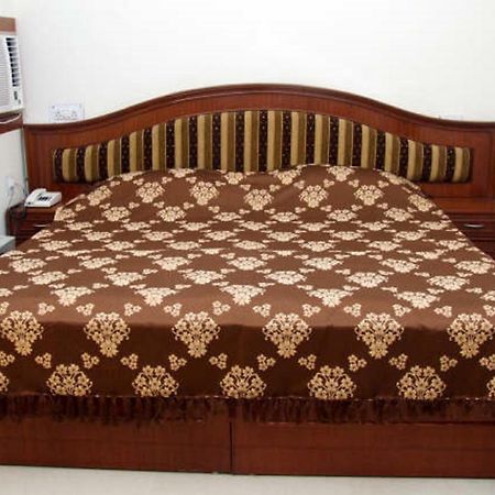 לקנאו Hotel Sunrise Inn מראה חיצוני תמונה