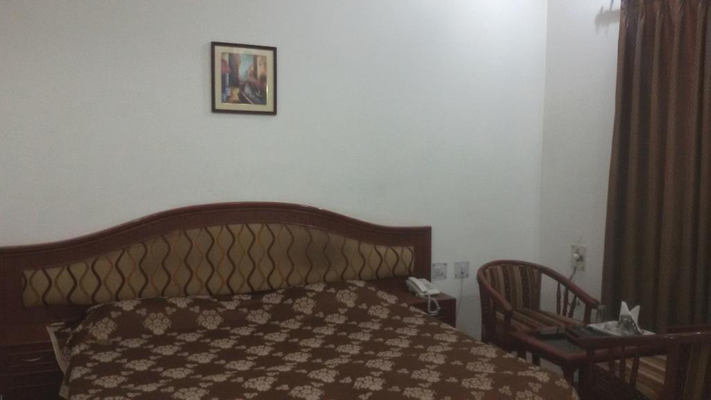 לקנאו Hotel Sunrise Inn מראה חיצוני תמונה