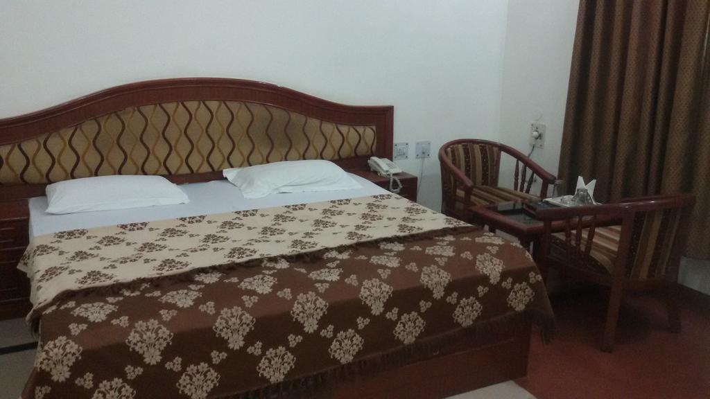 לקנאו Hotel Sunrise Inn מראה חיצוני תמונה