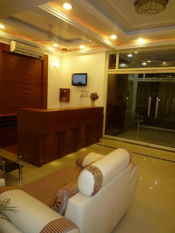 לקנאו Hotel Sunrise Inn מראה חיצוני תמונה