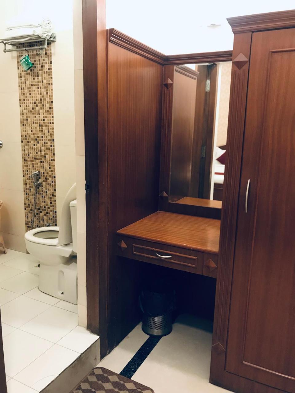 לקנאו Hotel Sunrise Inn מראה חיצוני תמונה