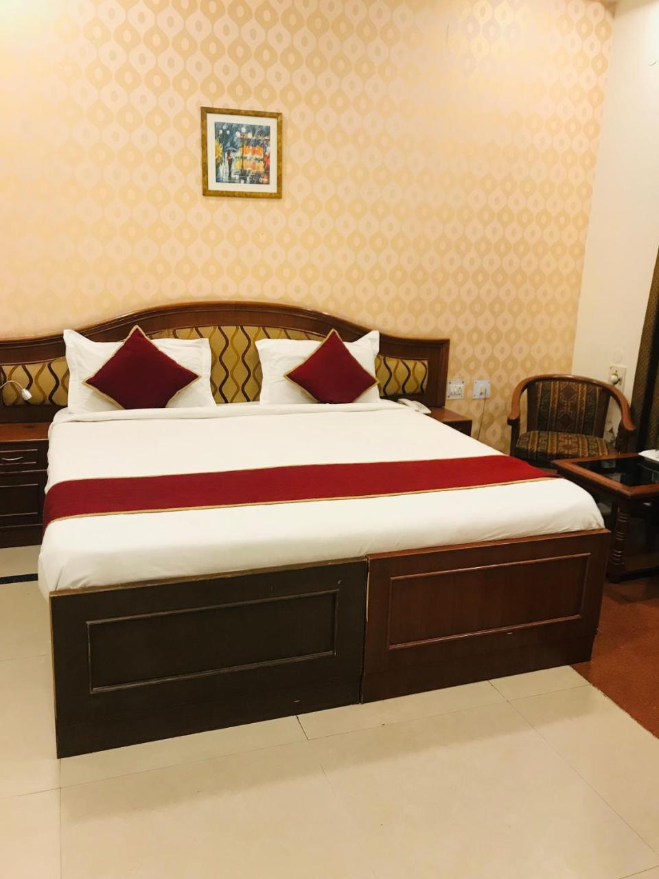 לקנאו Hotel Sunrise Inn מראה חיצוני תמונה