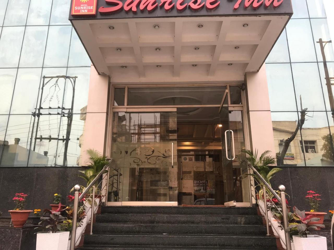 לקנאו Hotel Sunrise Inn מראה חיצוני תמונה